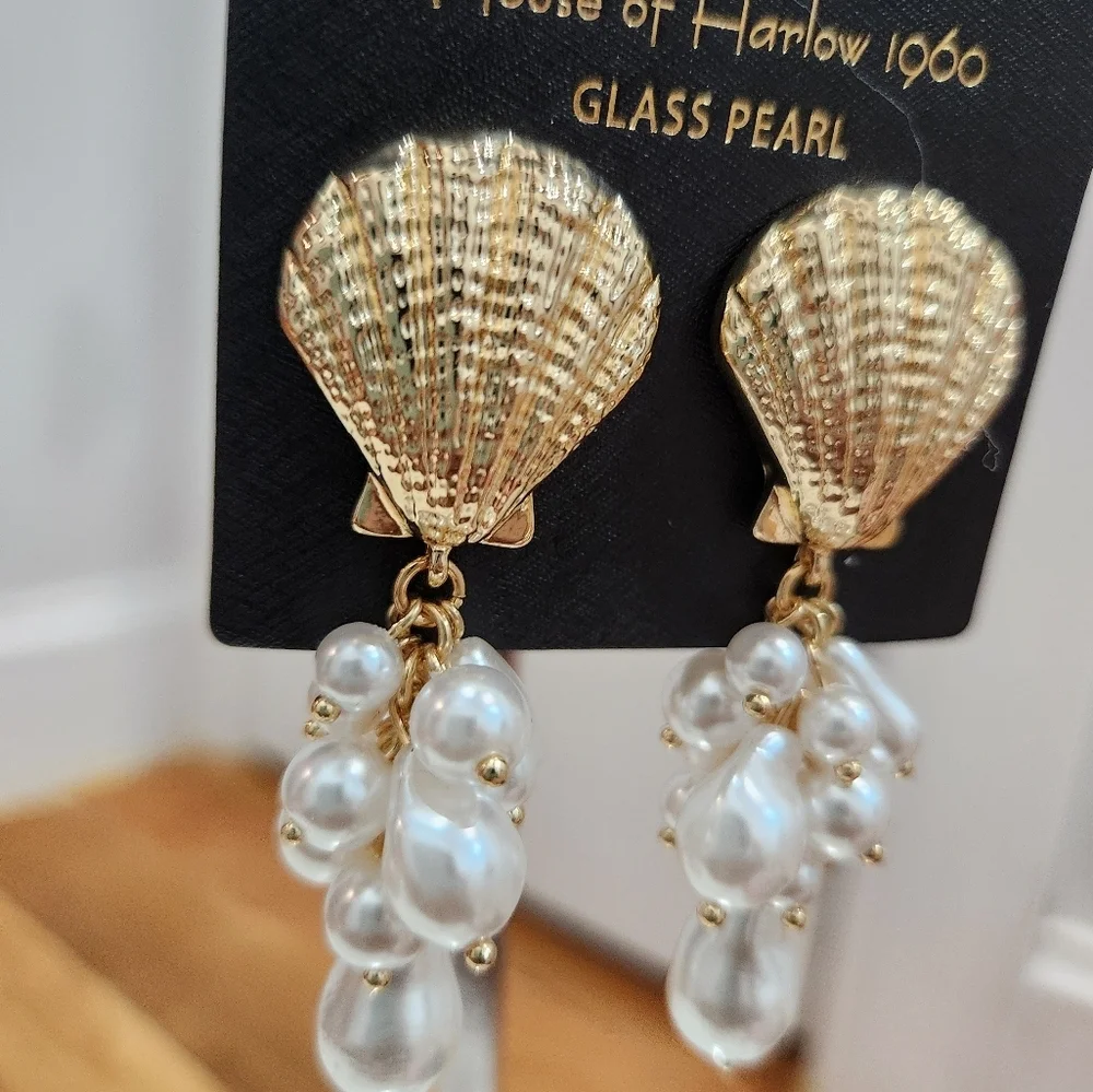 💛🔹️ House of Harlow 🔹️1960 Golden tone Sea shell Cluster  pearls earrings